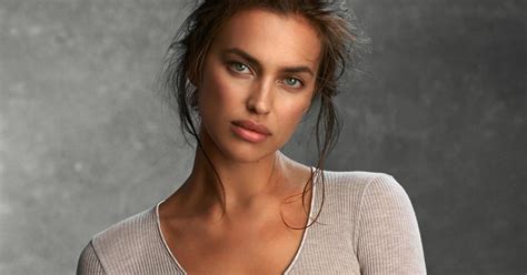 Ιρίνα Σάικ Εμφανίστηκε δημόσια με διάφανο φόρεμα και φάνηκαν οι ρώγες της Hot News Τα