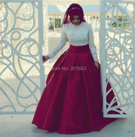 Oumeiya Ow Ivory Lace Top Burgundy Satin Skirt Two Color Ball Gown