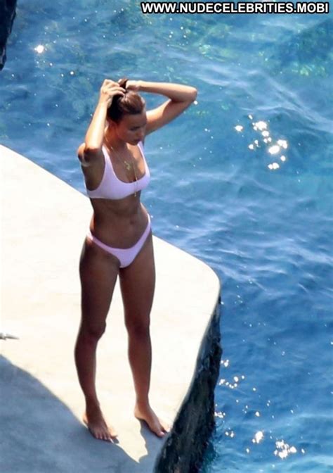 Pink Babe Posing Hot Beautiful Bikini Paparazzi Celebrity Famous And Uncensored