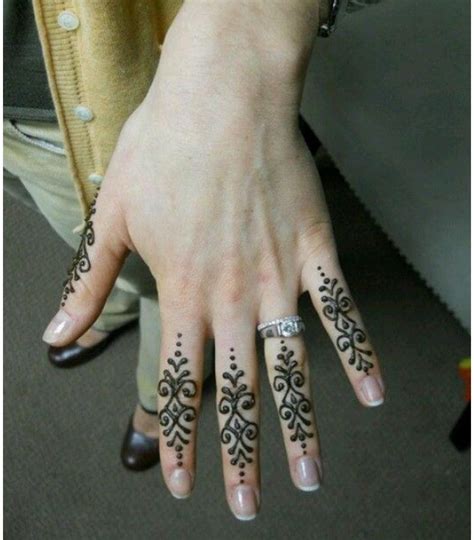 Stunning Arabic Finger Mehndi - Folder