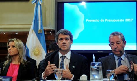 Para Prat Gay la inflación será menor que la presupuestada y el Banco Central bajó la tasa