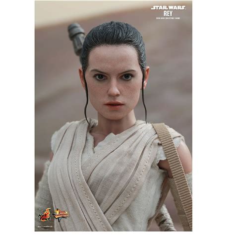 Hot Toys Movie Masterpiece Series Scale Star Wars The Force Awakens Rey Collectible