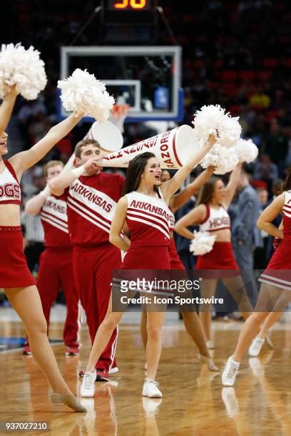 1,256 Arkansas Razorbacks Cheerleaders Stock Photos, High-Res Pictures ...