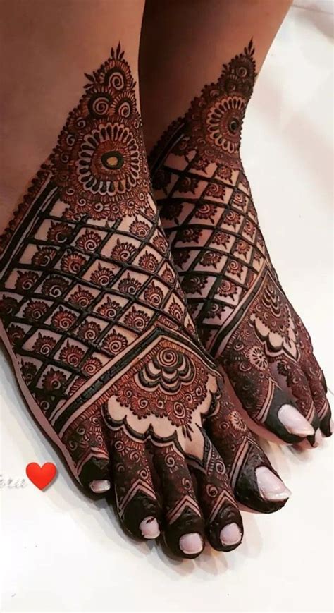 Pin By Shaaz Shaaz On Shaaz S Palette Henna Designs Feet Latest