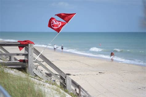 What Do Those Beach Flags Mean Surf Warnings To Small Craft Advisories