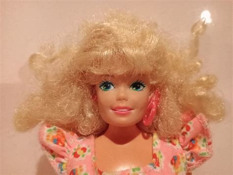 Barbie Puppe Mattel China blonde Locken grüne Augen Kaufen auf Ricardo