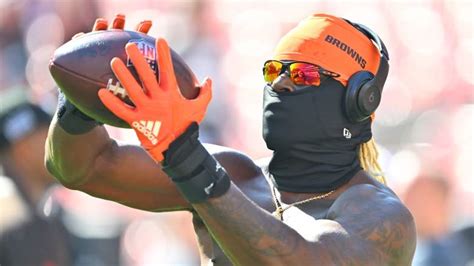 Browns' David Njoku Shares Photos of Grisly Facial Burns