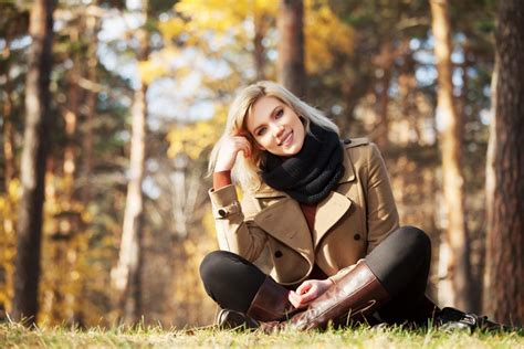 Chainsaw Blonde Girl Wearing Boots Sitting Rare Gallery HD Wallpapers