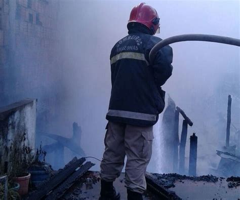 Cadeirante morre durante incêndio de grandes proporções em Manaus No