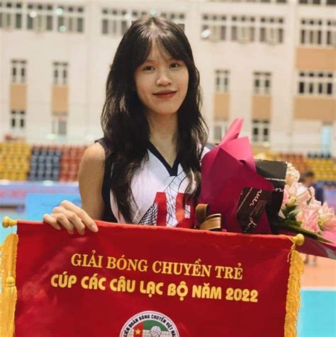 Hot girl bóng chuyền U tài không đợi tuổi được kì vọng kế tục Ngọc Hoa làm rạng danh bóng