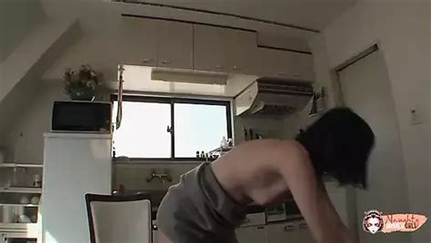 Makiko Nakane é uma milf japonesa trabalhadora que fode em audições sujas xHamster