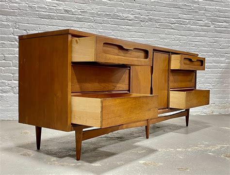 Long Mid Century Modern Walnut Dresser By Bassett Furniture Co C 1960s For Sale At 1stdibs