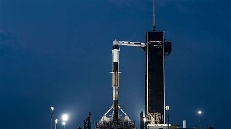 Mira A Spacex Lanzar Una Nave De Carga Dragon A Una Estaci N Espacial