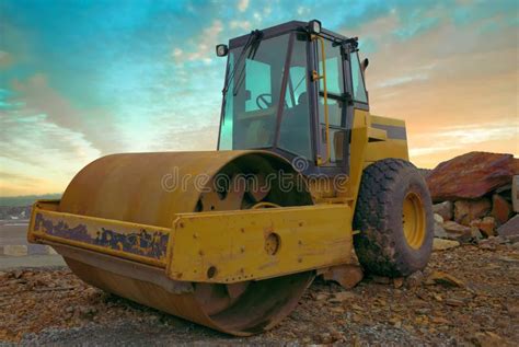 Construction Heavy Equipment Steamroller Yellow Machine Asphalt