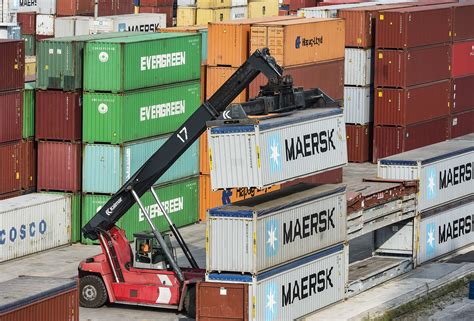 US import prices fell 0.3% in Feb vs 0.6% drop expected