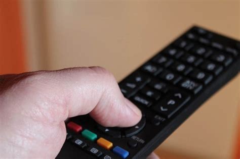 Jak zaprogramować pilot uniwersalny do dekodera DVB T Abstrakcyjne