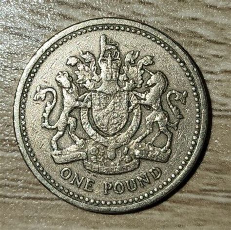 1983 ROYAL ARMS ONE POUND ERROR COIN DECUS ET TUTAMEN UPSIDE DOWN LIKE