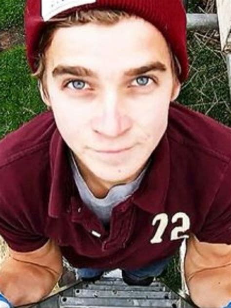 Joe Sugg Thatching Roofs He Has Blue Eyes Like Me British Youtubers