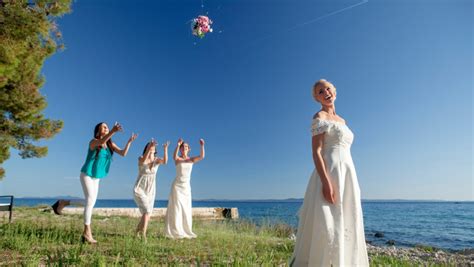 Hot R Re Cnsu Guvernul A Modificat Din Nou Num Rul Maxim Admis De Nunta I I Invita I La Botez