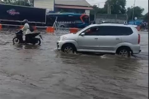 Bencana Banjir Masih Menghantui Jalan Kaligawe Semarang Dan Genuk