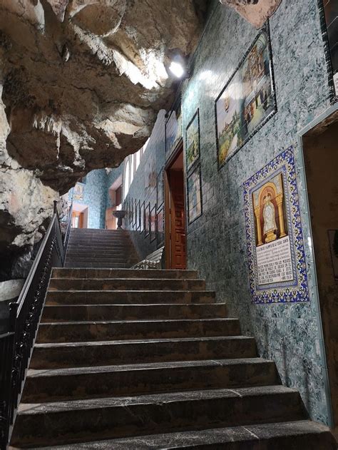 Santuario De La Virgen De La Cueva Santa En Altura Escalera Hacia La