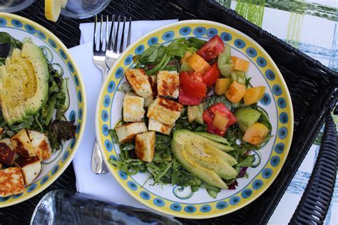 Grilled Halloumi Salad - Babushka Cooking