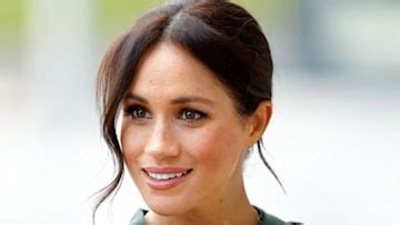 The necklace Meghan Markle wore on the Late Late Show has been revealed ...