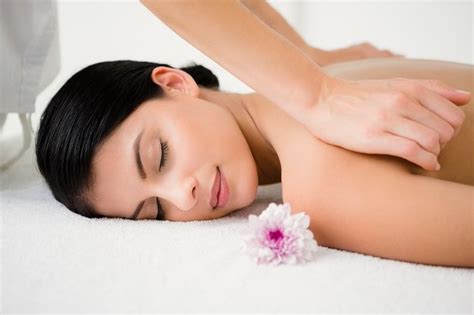 Deep Tissue Massage Overview Benefits Results Massage And Wax