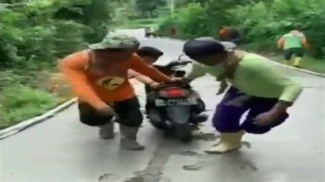 Video Viral Bikin Emosi Pengendara Motor Di Tulungagung Nekat Terobos