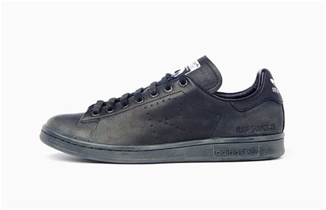 Раф Симонс сделал редизайн кроссовок Stan Smith — Wonderzine