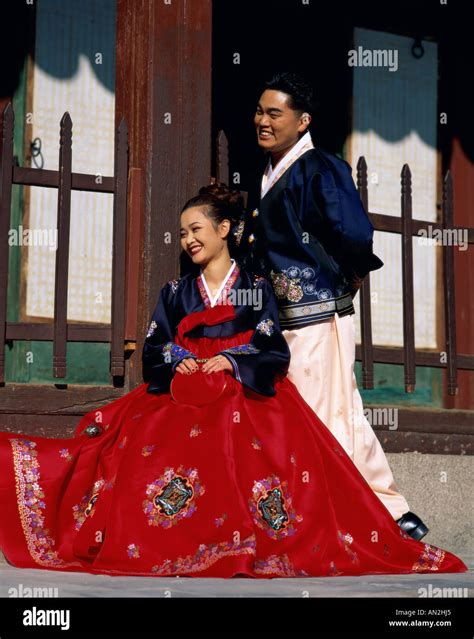 Couple Dressed in Traditional Wedding Costumes, Seoul, South Korea ...