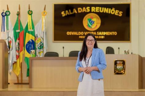 Vereadora Denilce pede contratação de agente comunitária de saúde para