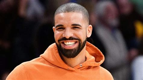 Дрейк показал особняк за $100 млн с поющими унитазами и баскетбольной ...