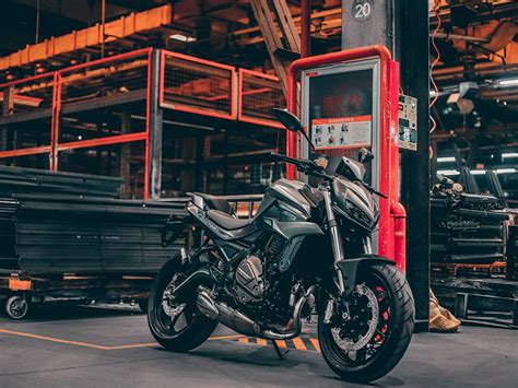 QJMOTOR SRK Moćan naked visokih performansi Moto Berza