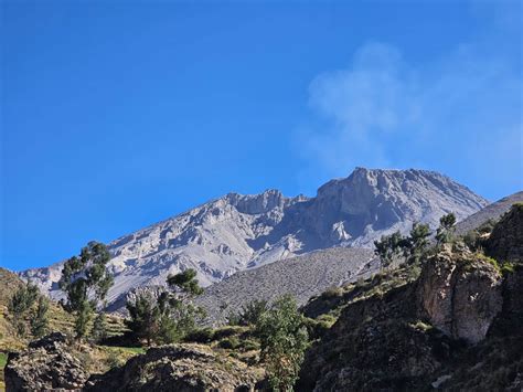 Volc N Ubinas Erupci N Explosi N Y Se Pide Evacuar Zona De Riesgo En