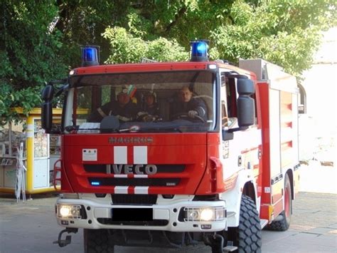 Рушаща се сграда и паднало дърво вдигнаха накрак спецекипи в Монтана