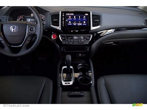 2017 Honda Ridgeline RTL-E AWD Dashboard Photos | GTCarLot.com