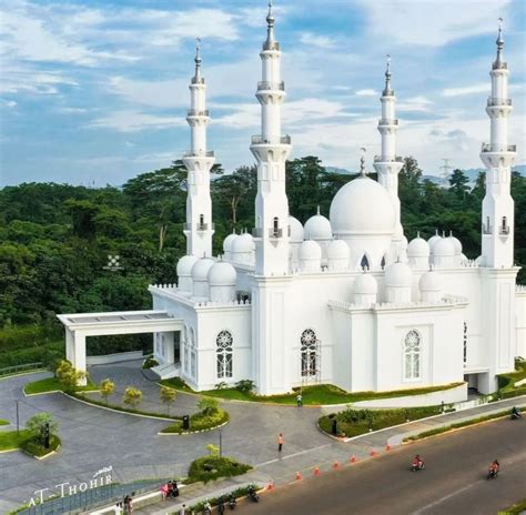 Potret Masjid At Thohir Di Depok