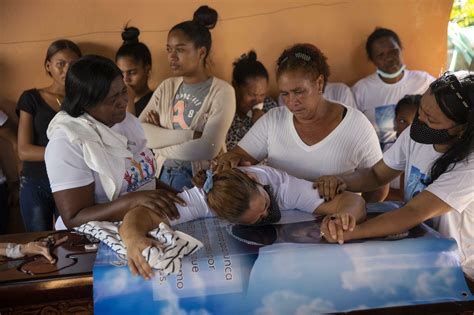 Llegan A Dominicana Cuerpos De Migrantes Muertos En Accidente En México