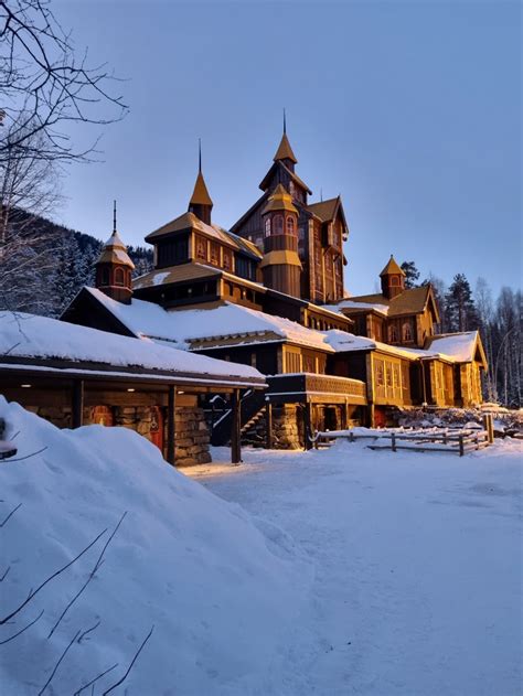 Solve Fairytale Castle at Hunderfossen Park, Lillehammer jigsaw puzzle online with 12 pieces