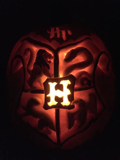 Hogwarts pumpkin carving, Harry Potter | Pumpkin carving, Hogwarts, Carving