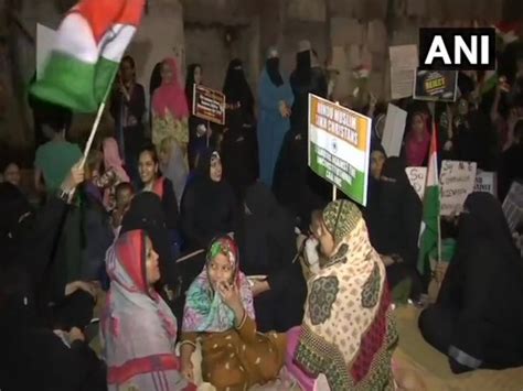 Women Stage Shaheen Bagh Like Protest In Mumbai