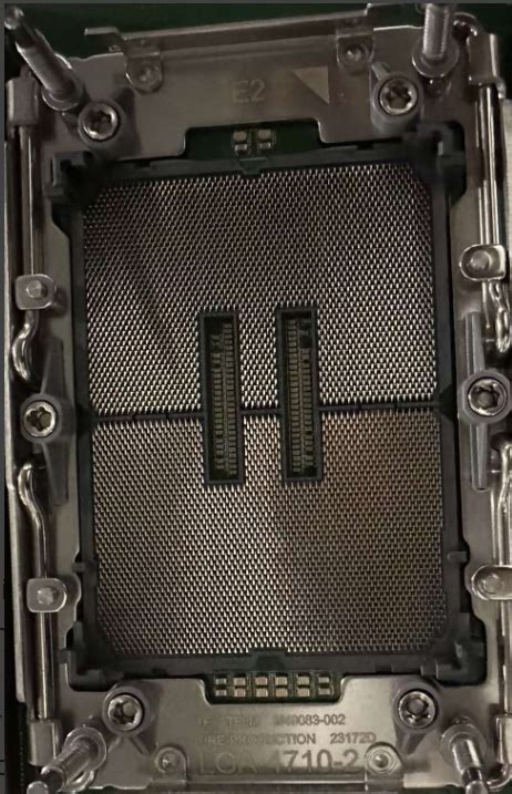 В сети появилась фотография нового разъема LGA 4710 от Intel