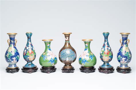 Drie Paar Chinese Cloisonn Vazen Met Floraal Decor En Een Vaas Met Een