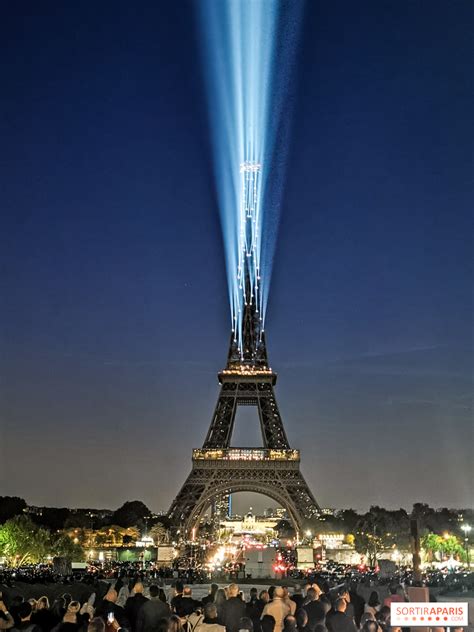 La Tour Eiffel Fête Ses 130 Ans Avec Son Spectacle Son Et Lumière