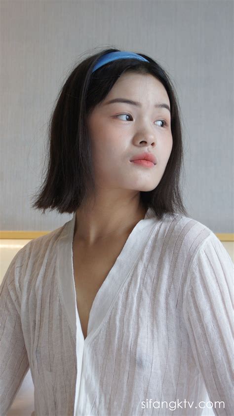 Hit x Hot 计算机系大一学妹人体私拍套图 Page 18 25