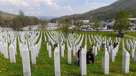 Obilje En Dan Ehida U Memorijalnom Centru Srebrenica Poto Ari