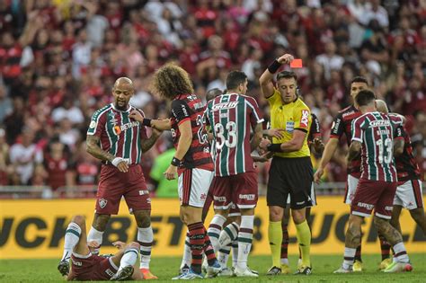 Fluminense é o time mais cartões vermelhos no Brasileirão