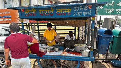 30 रुपए में 2 मोटे आलू पराठे With Unlimited सब्जी के साथ डैनी भाई के ...