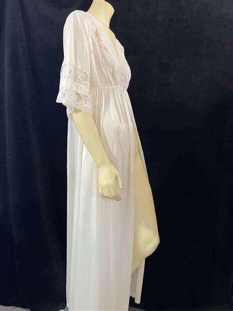 Vintage Lingerie Robe With Lace Gem
